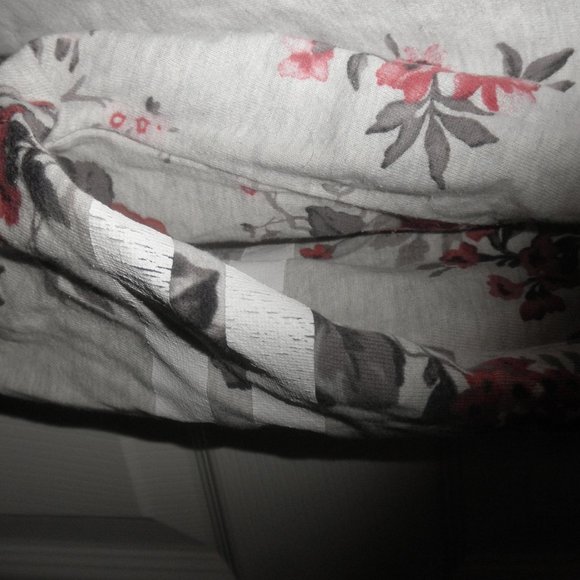 Floral Sweater Youth Size XL By IRRIS. - Picture 4 of 8